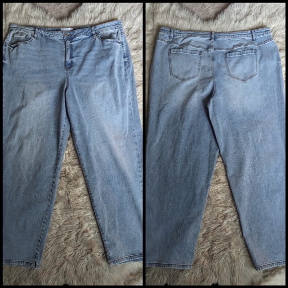 Final Price NWT Eloquii Straight Leg Jeans With Slit in Light Wash - Picture 4 of 14